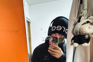 与其在爱情里委曲求全，不如在跑道上绽放光芒